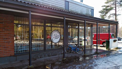 Kuvassa Vanhan tavaran puoti Eveliina.