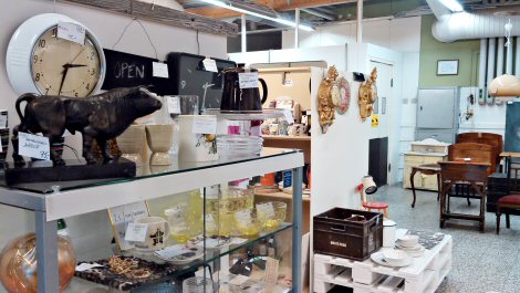 Kuvassa Vanhan tavaran puoti Eveliina.