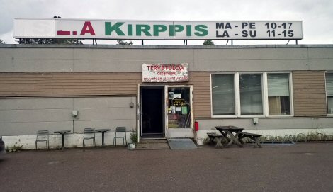 Kuvassa Ikaalisten vanhan kirppiksen julkisivu.