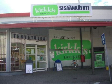 Kuvassa Kirkkis Kirpputorin julkisivu.